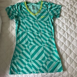 NIKE PRO FITTED ATHLETIC TEE